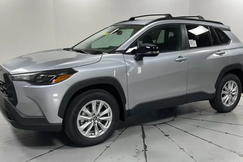2026 Toyota Corolla Cross LE photo 1