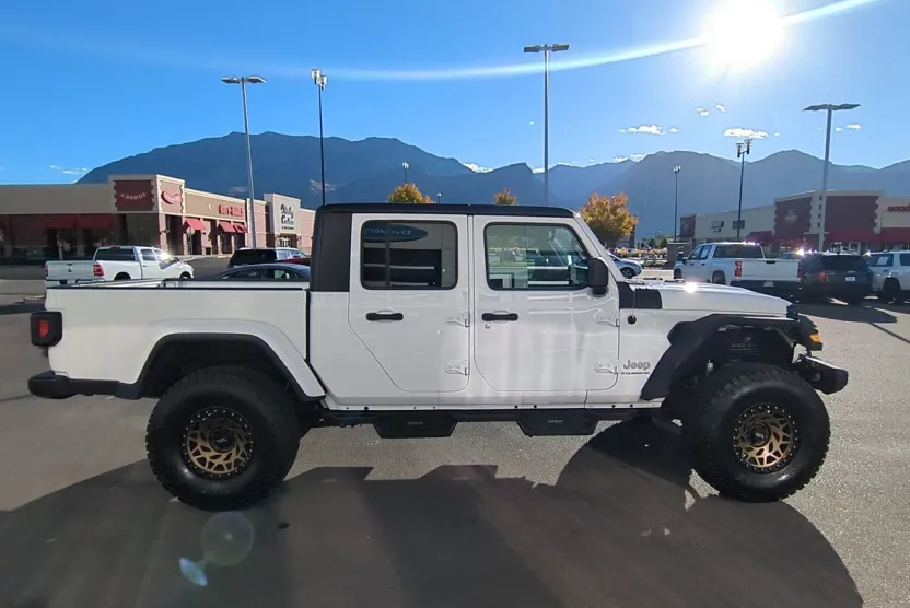 2023 Jeep Gladiator Overland photo 1