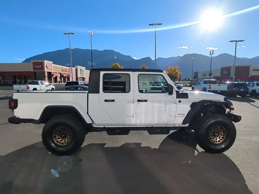 2023 Jeep Gladiator Overland photo 1