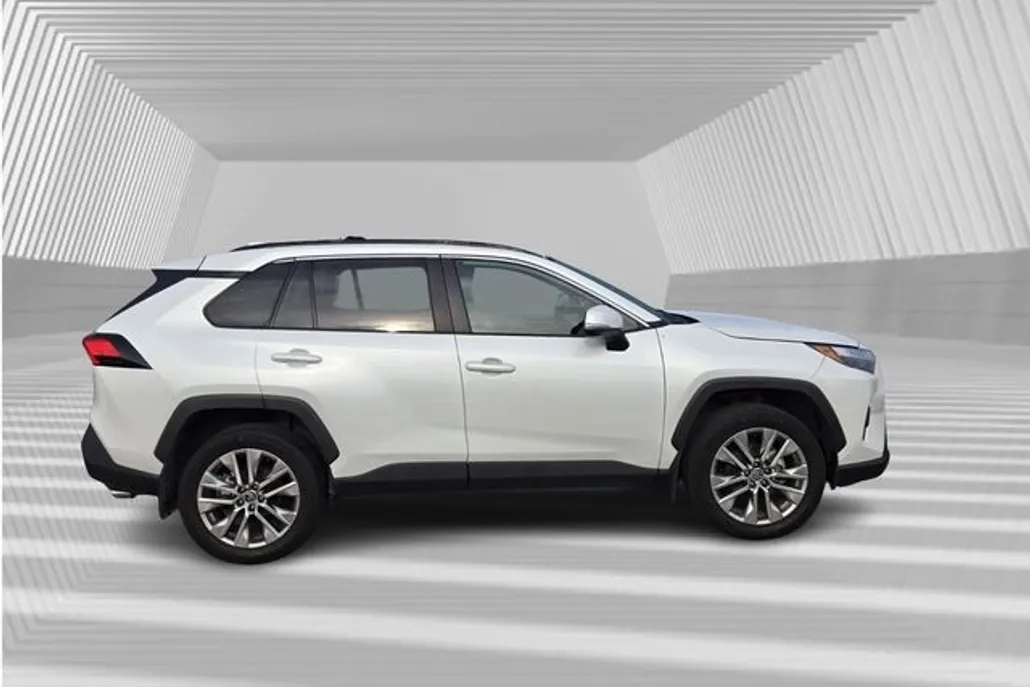 2024 Toyota RAV4 XLE Premium photo 1