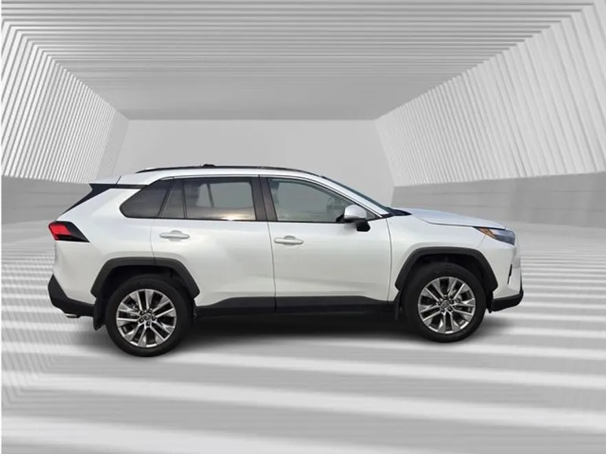 2024 Toyota RAV4 XLE Premium photo 1