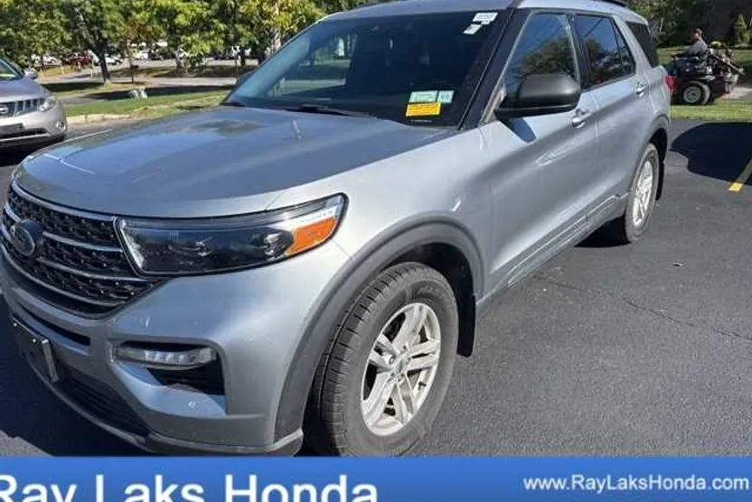 2020 Ford Explorer XLT photo 1