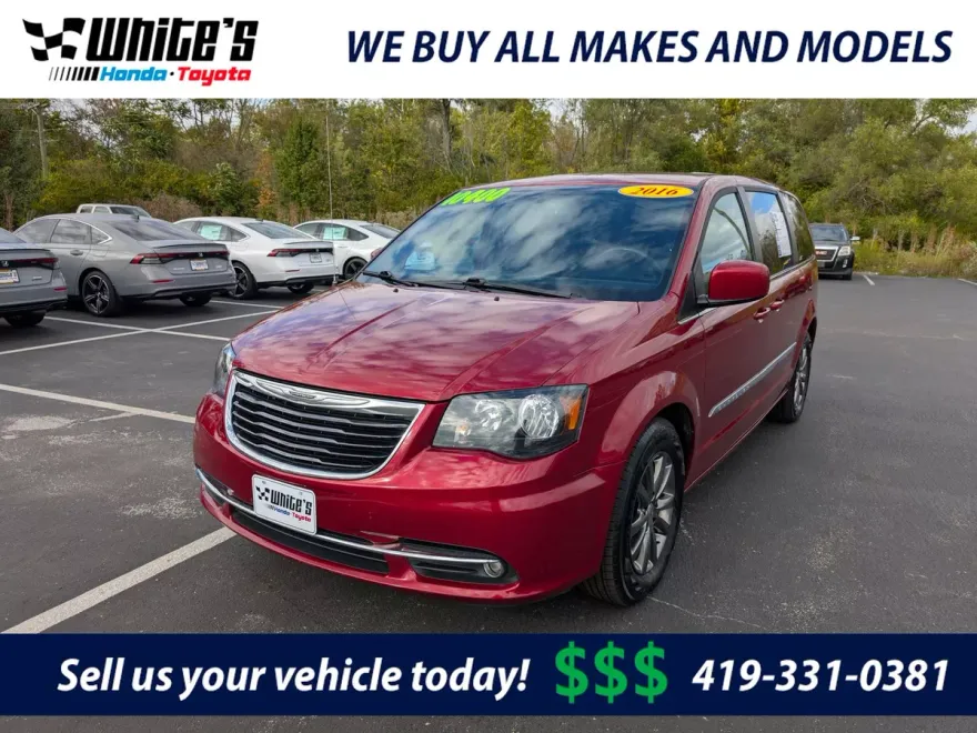 2016 Chrysler Town & Country S photo 1