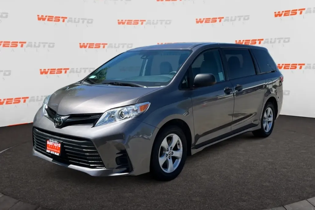 2020 Toyota Sienna L photo 1