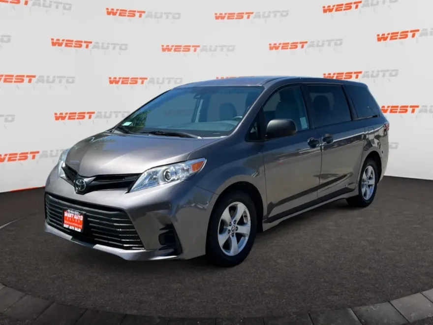 2020 Toyota Sienna L photo 1