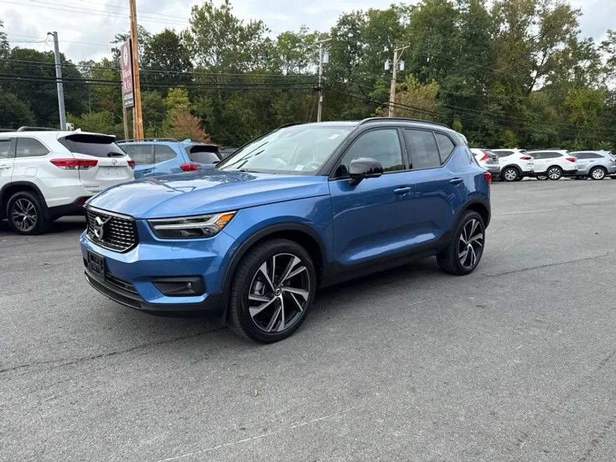 2020 Volvo XC40 T5 R-Design photo 1