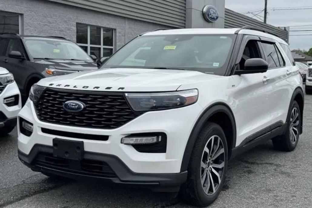 2022 Ford Explorer ST-Line photo 1