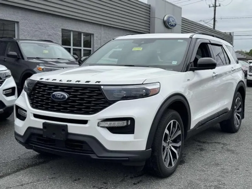 2022 Ford Explorer ST-Line photo 1