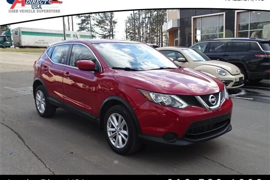 2017 Nissan Rogue Sport S photo 1