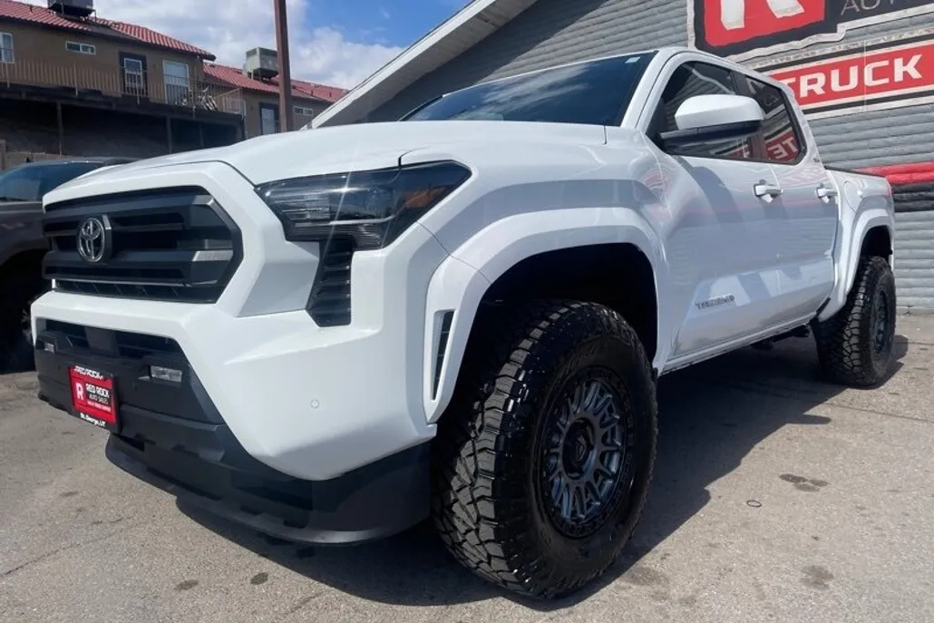 2024 Toyota Tacoma SR5 photo 1