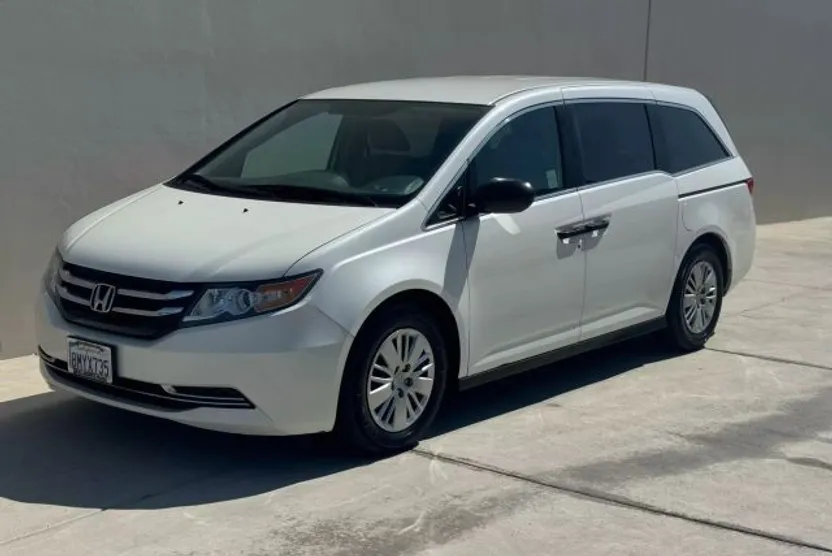 2014 Honda Odyssey LX photo 1