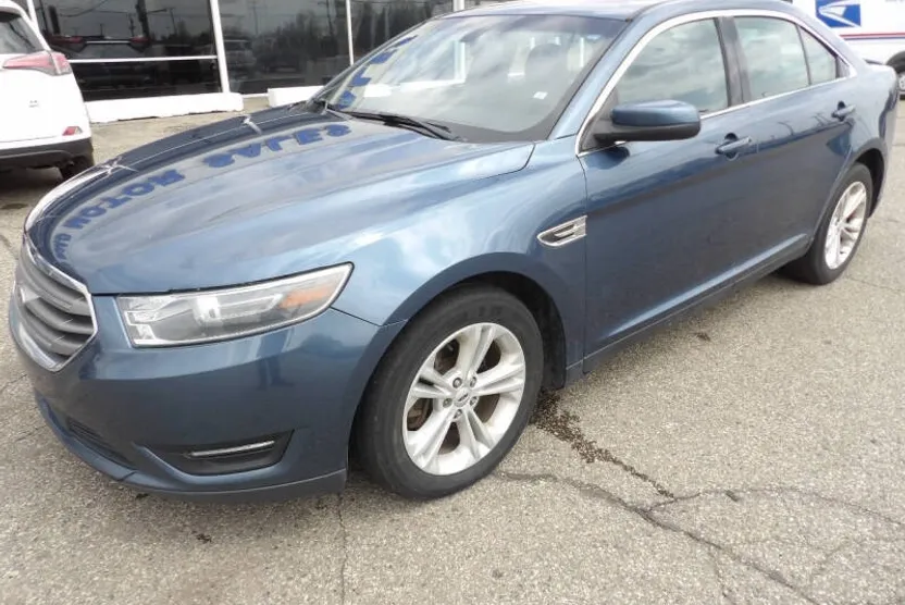 2018 Ford Taurus SEL photo 1