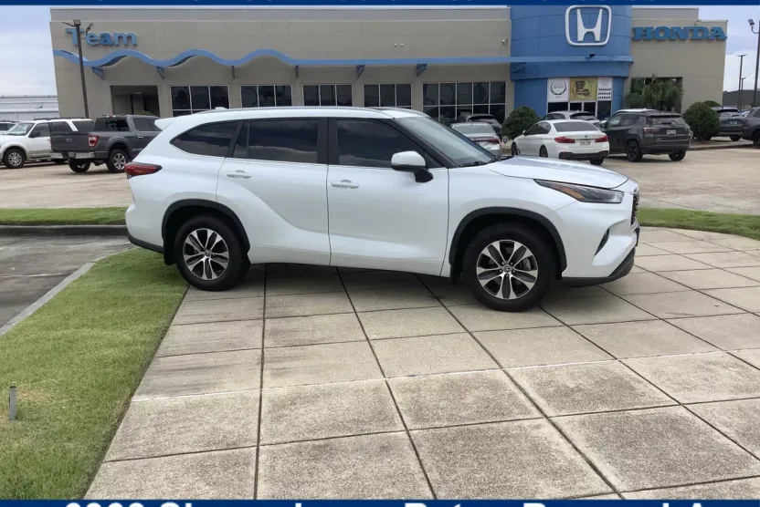 2023 Toyota Highlander XLE photo 1
