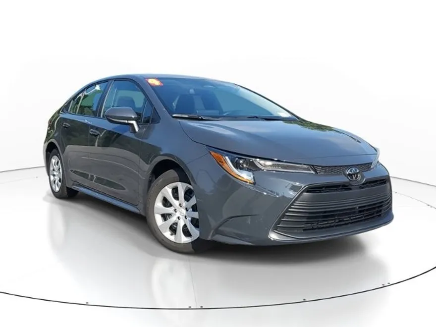 2024 Toyota Corolla LE photo 1