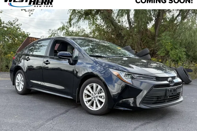 2025 Toyota Corolla LE photo 1