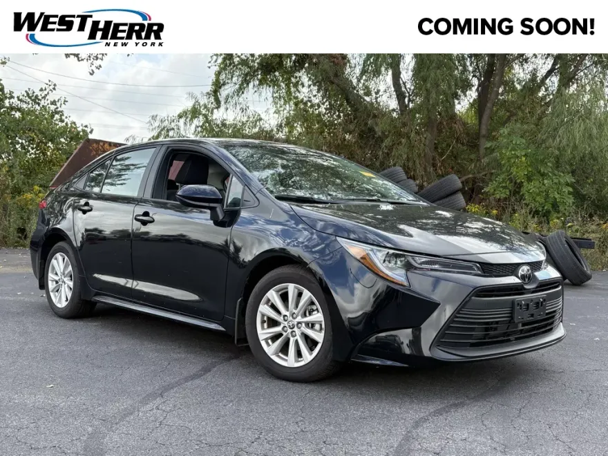 2025 Toyota Corolla LE photo 1