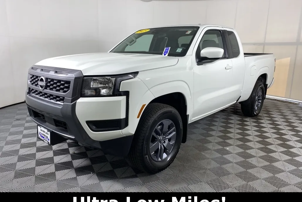 2025 Nissan Frontier SV photo 1