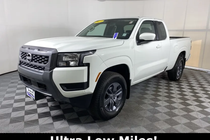 2025 Nissan Frontier SV photo 1