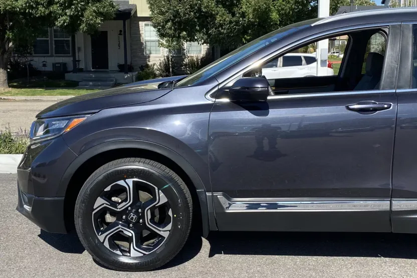 2019 Honda CR-V Touring photo 1