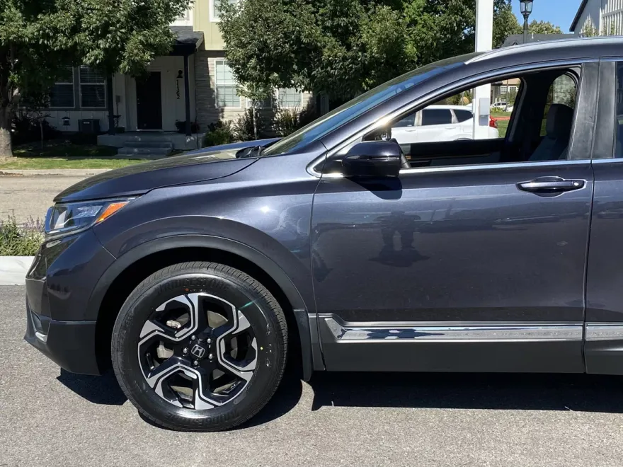 2019 Honda CR-V Touring photo 1