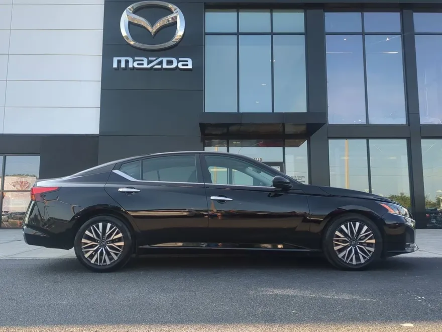 2023 Nissan Altima 2.5 SV photo 1