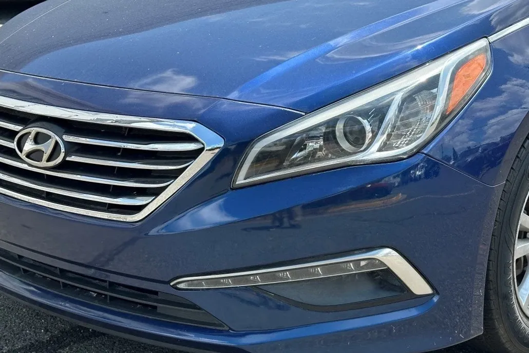 2015 Hyundai Sonata SE photo 1