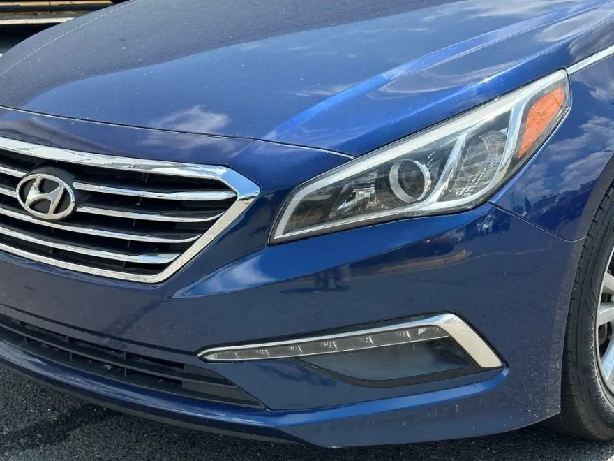2015 Hyundai Sonata SE photo 1