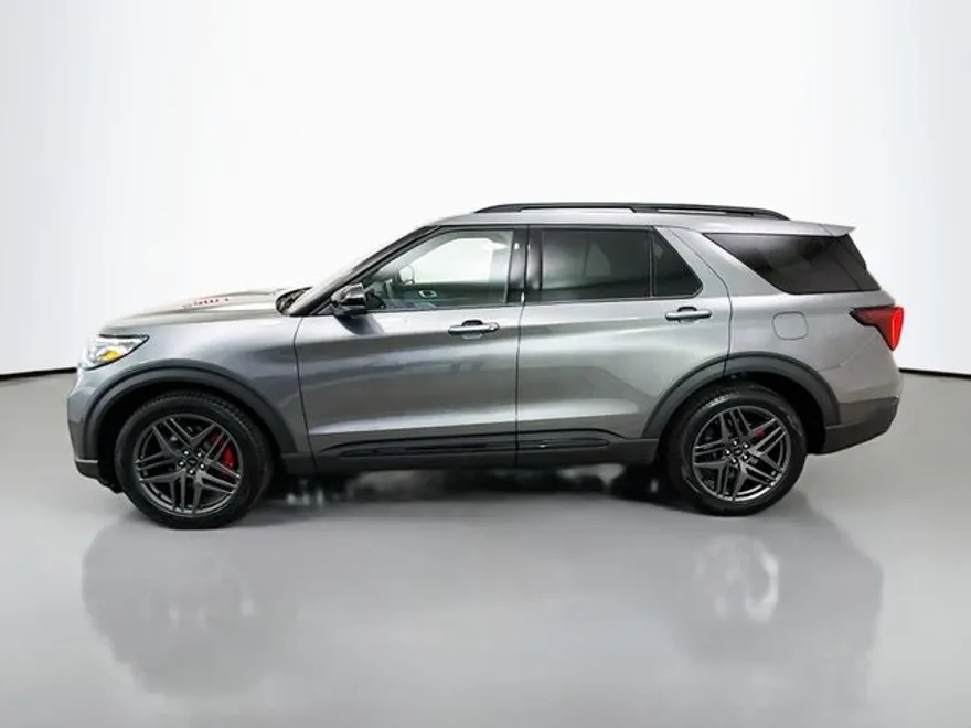 2025 Ford Explorer ST photo 1