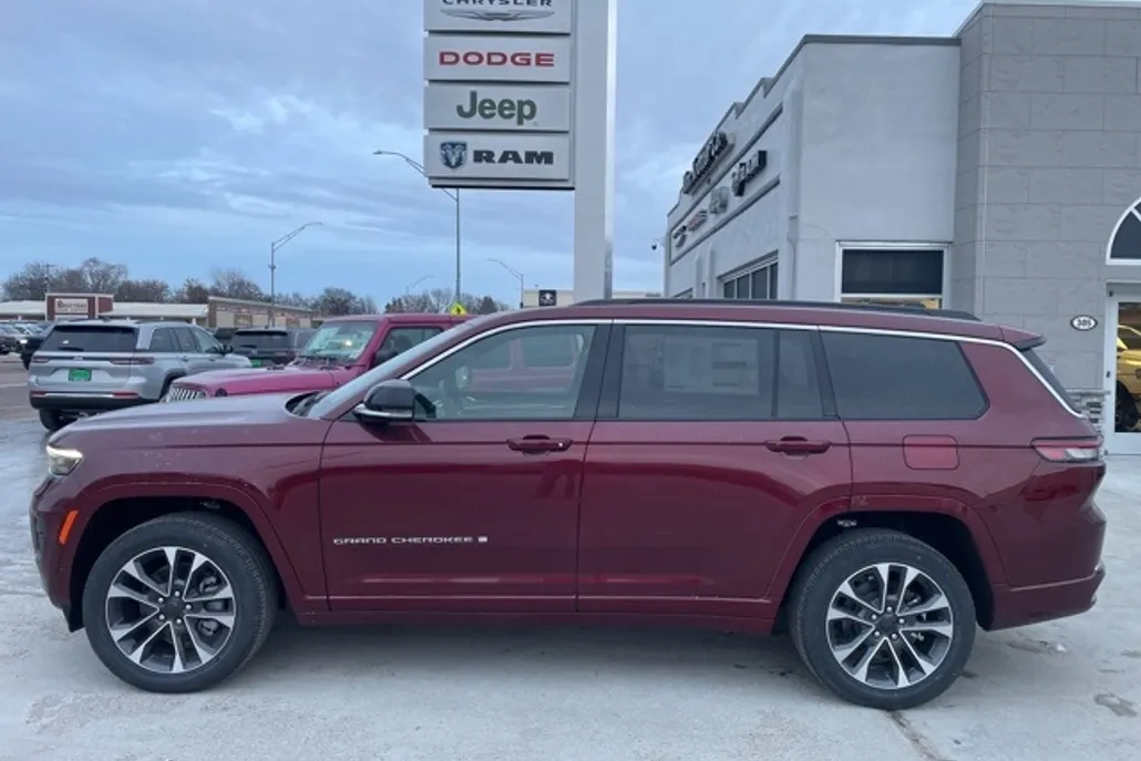 2025 Jeep Grand Cherokee Overland photo 1