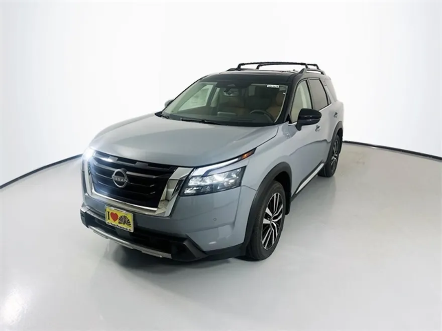 2025 Nissan Pathfinder Platinum photo 1