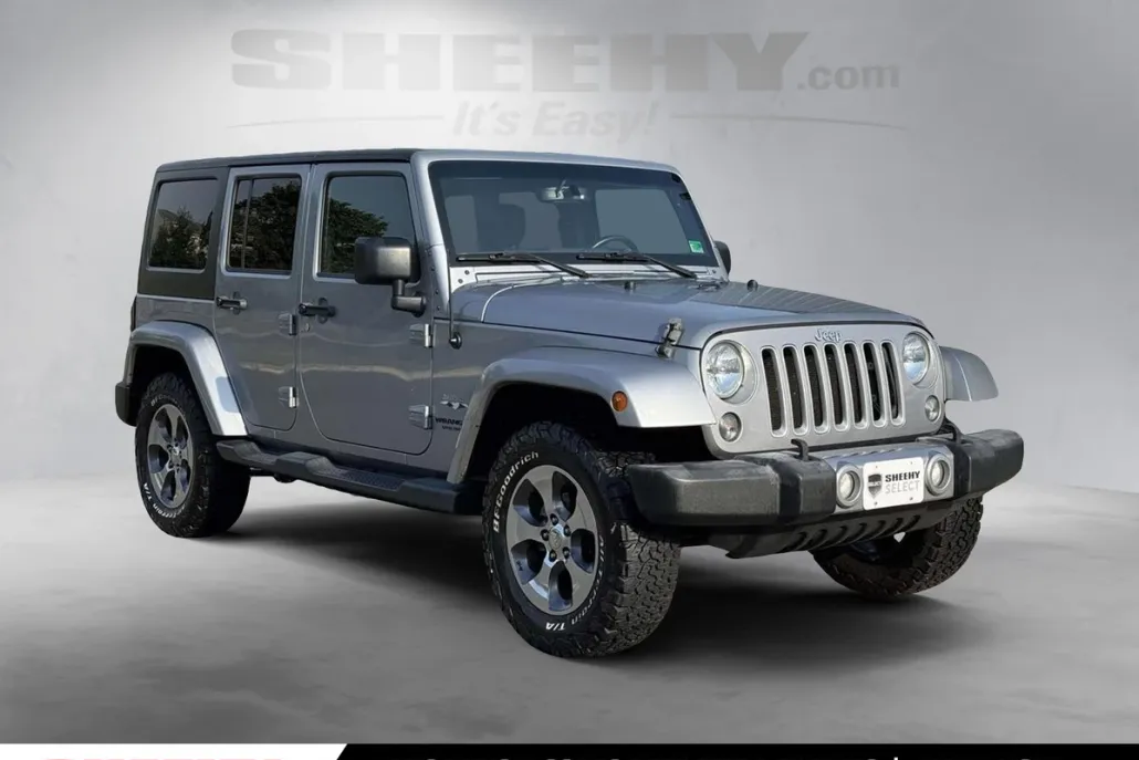 2016 Jeep Wrangler Unlimited Sahara photo 1