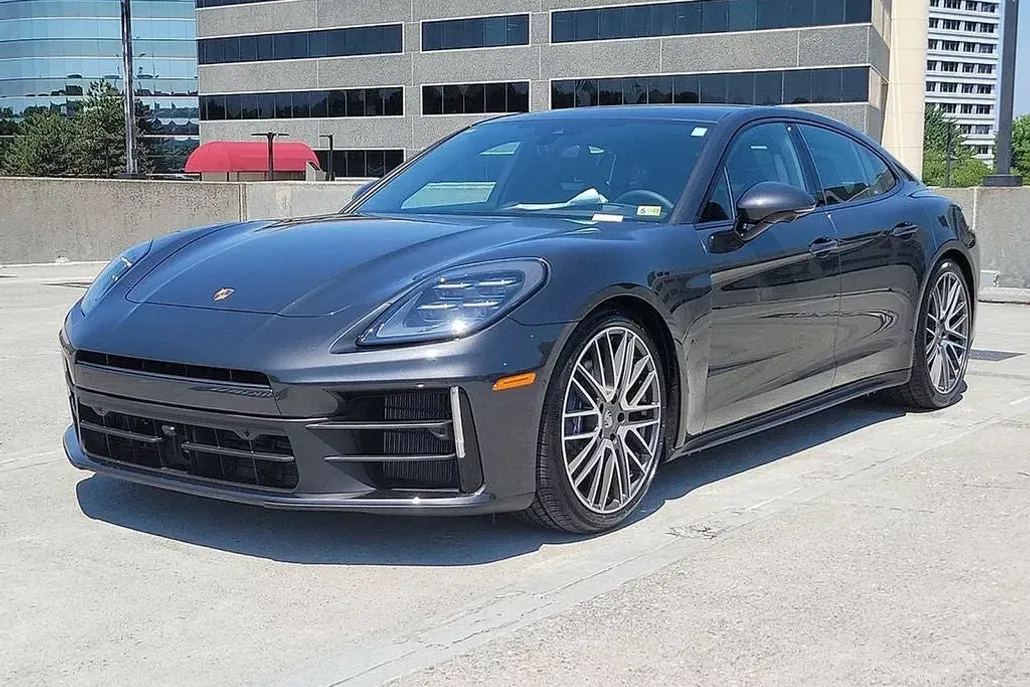 2024 Porsche Panamera Base photo 1
