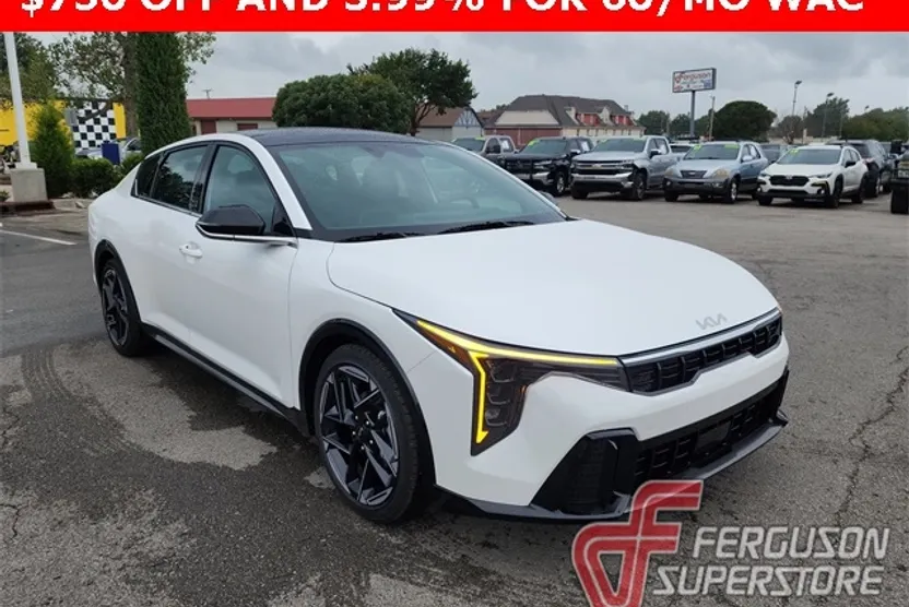 2025 Kia K4 GT-Line photo 1