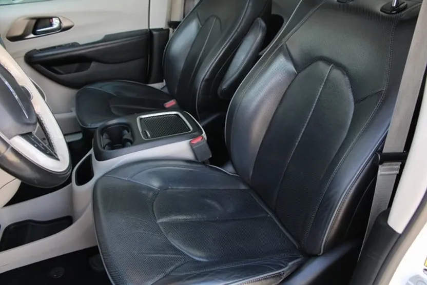 2019 Chrysler Pacifica Limited photo 1