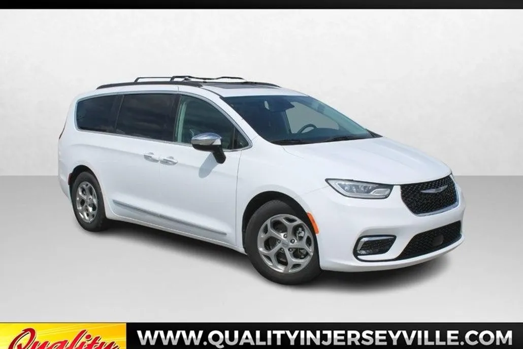 2023 Chrysler Pacifica Limited photo 1