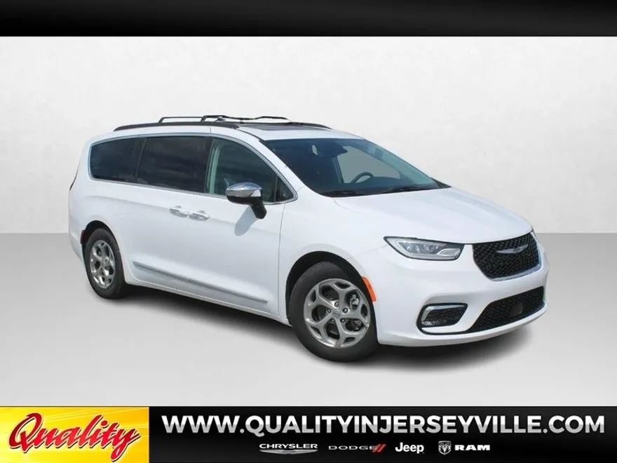2023 Chrysler Pacifica Limited photo 1