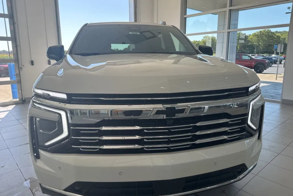 2025 Chevrolet Suburban Premier photo 1