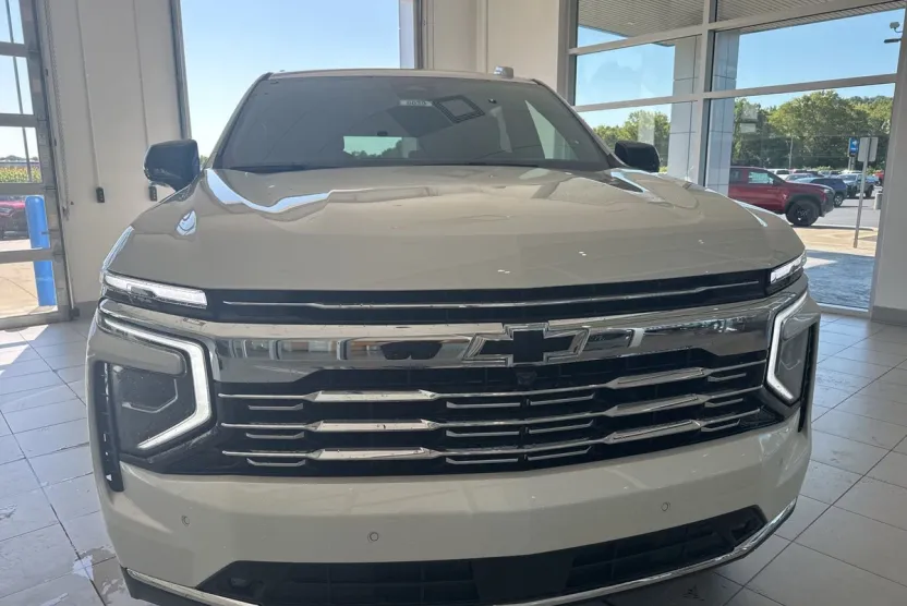 2025 Chevrolet Suburban Premier photo 1