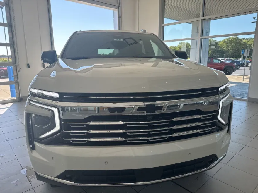 2025 Chevrolet Suburban Premier photo 1