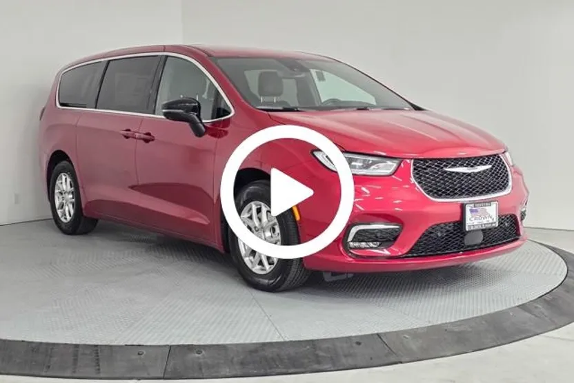 2026 Chrysler Pacifica photo 1