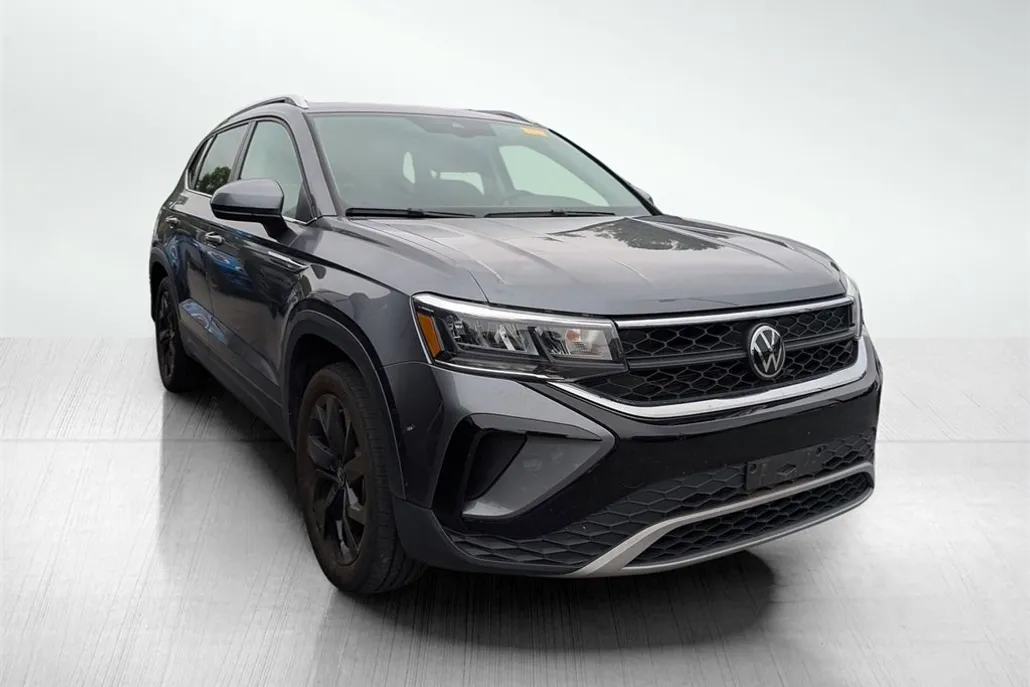 2023 Volkswagen Taos SE photo 1