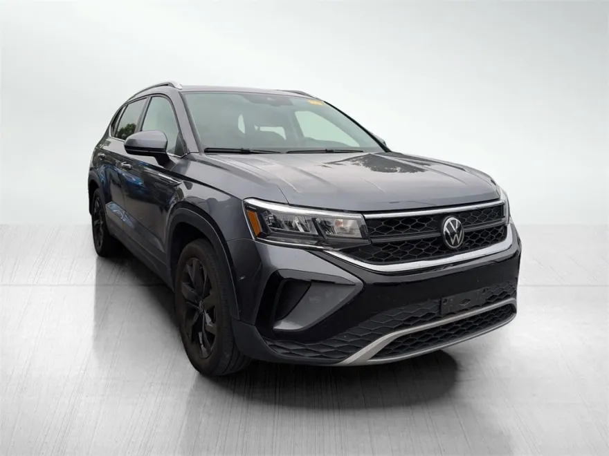 2023 Volkswagen Taos SE photo 1