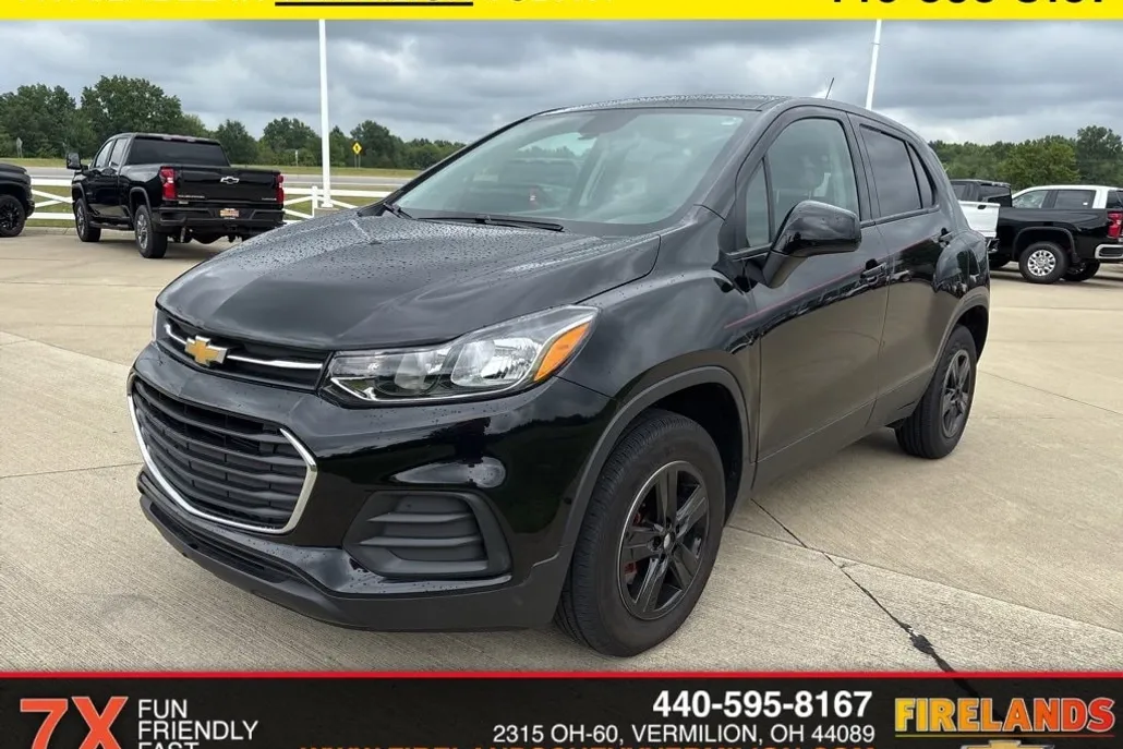 2022 Chevrolet Trax LS photo 1