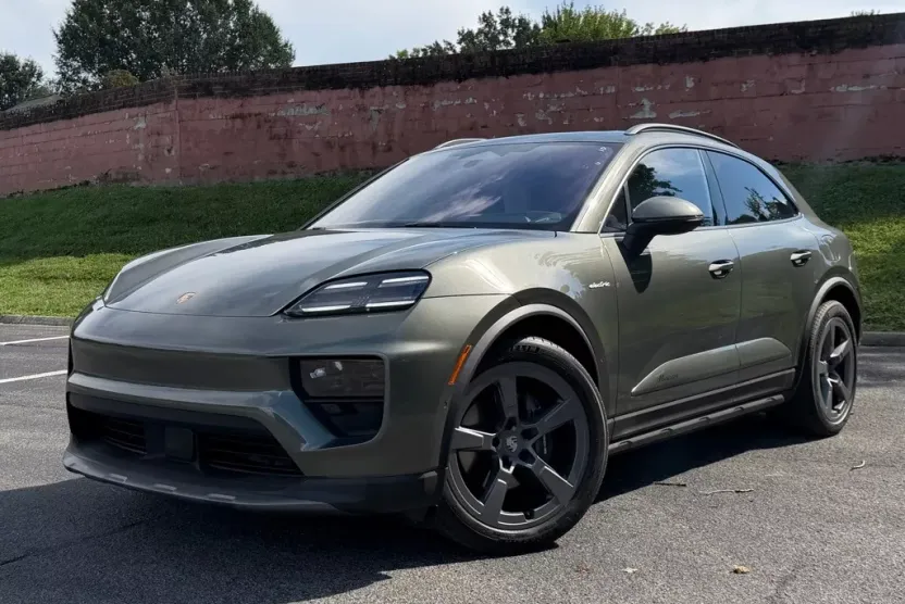 2025 Porsche Macan Electric photo 1
