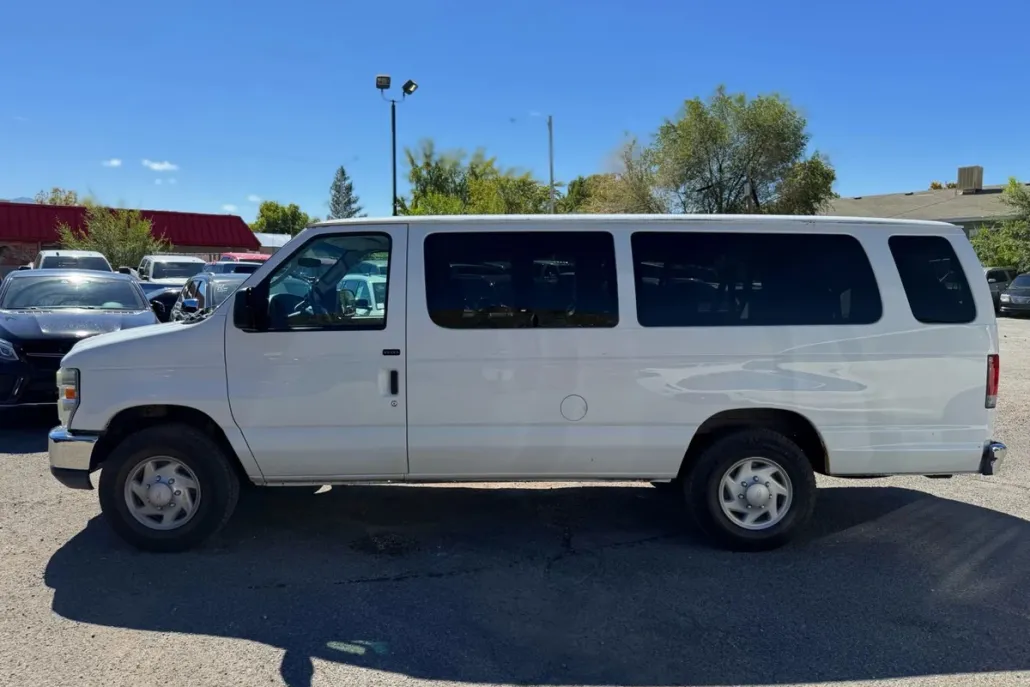 2008 Ford E-350 photo 1