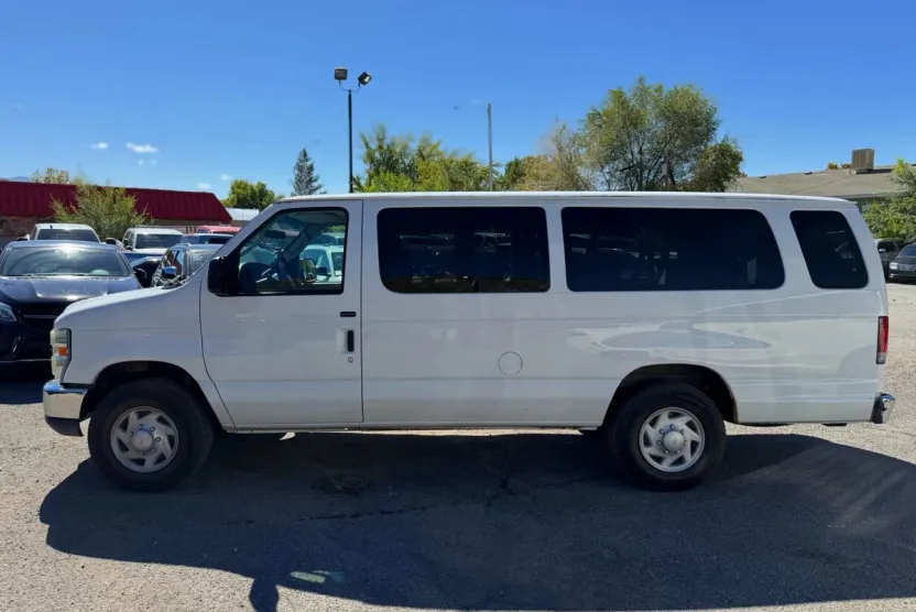 2008 Ford E-350 photo 1