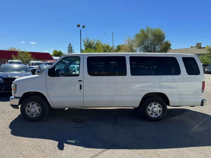 2008 Ford E-350 photo 1