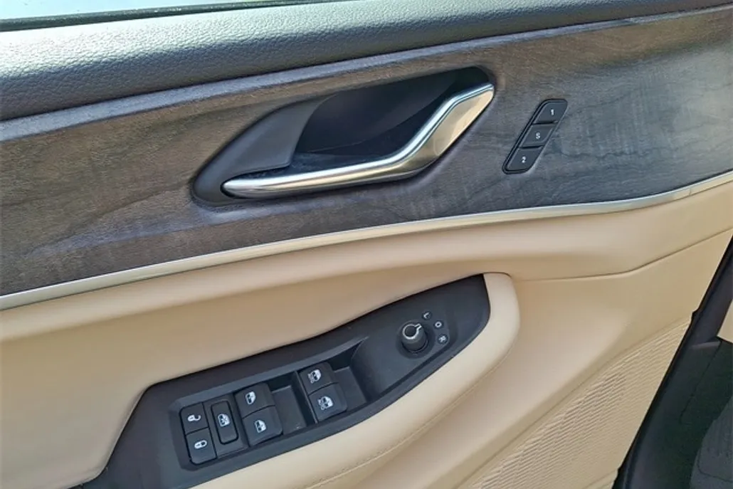 2024 Jeep Grand Cherokee Limited photo 1