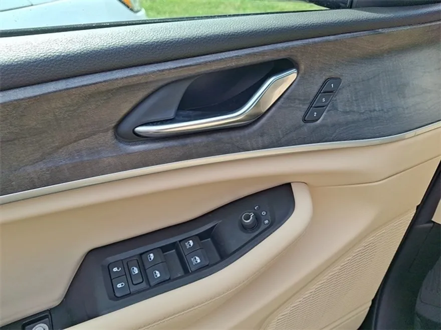 2024 Jeep Grand Cherokee Limited photo 1