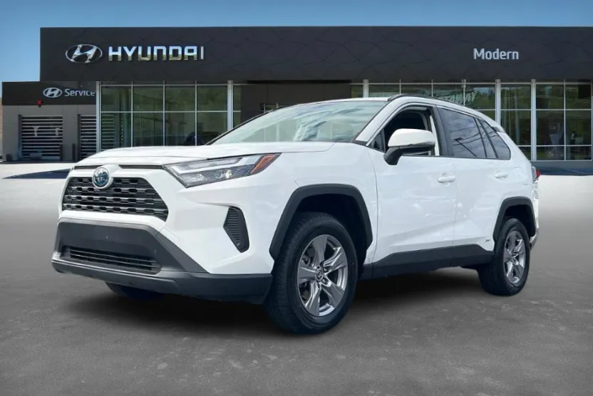 2022 Toyota RAV4 Hybrid XLE photo 1